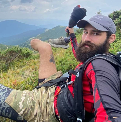 Влітку 2024 року Роман Колесник пройшов понад 50 км у горах, щоб зібрати 1 000 000 гривень на армію