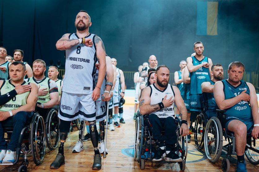 ВУкраїнські ветерани під час змагань з баскетболу на кріслах колісних