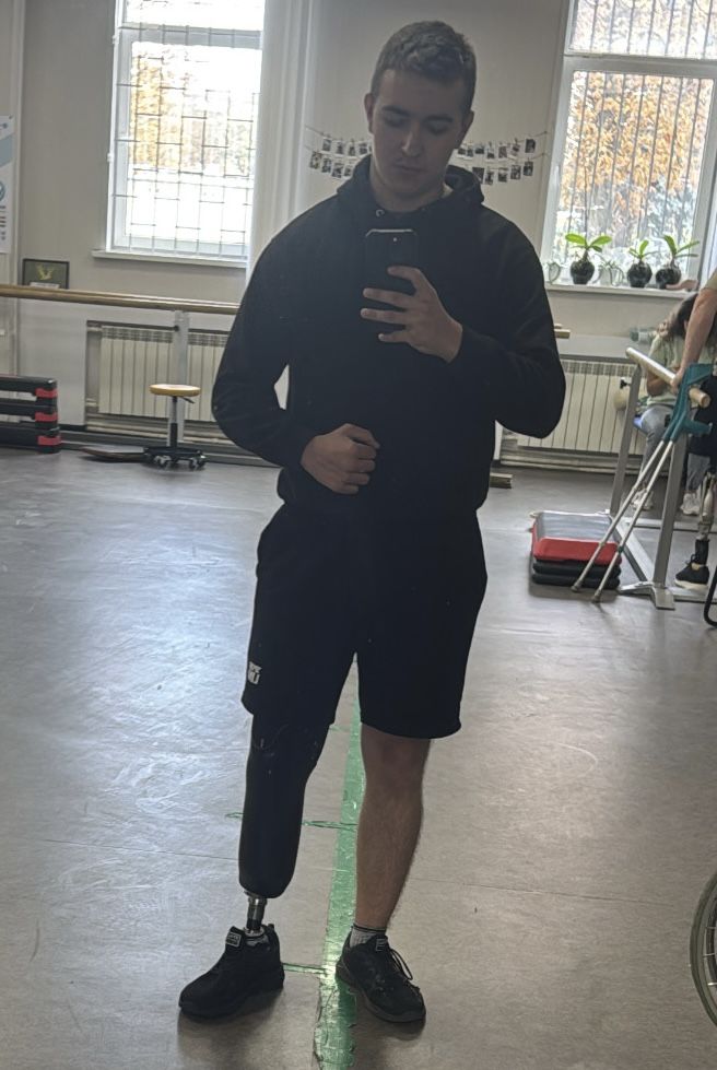 Ветеран війни Максим Ніколайчук під час реабілітації